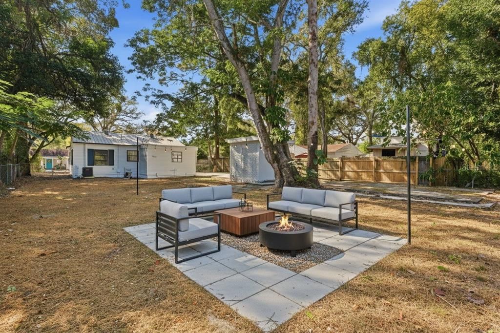 For Sale: $315,000 (3 beds, 1 baths, 921 Square Feet)