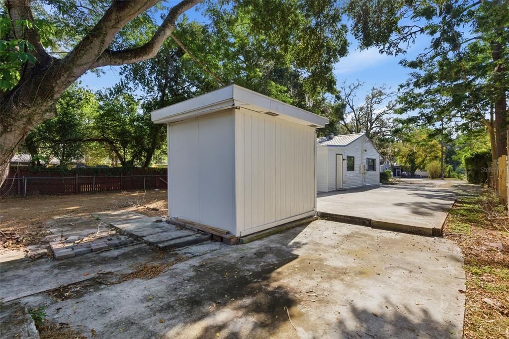 For Sale: $315,000 (3 beds, 1 baths, 921 Square Feet)