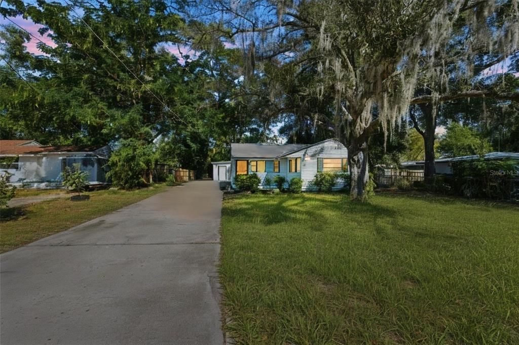 For Sale: $315,000 (3 beds, 1 baths, 921 Square Feet)