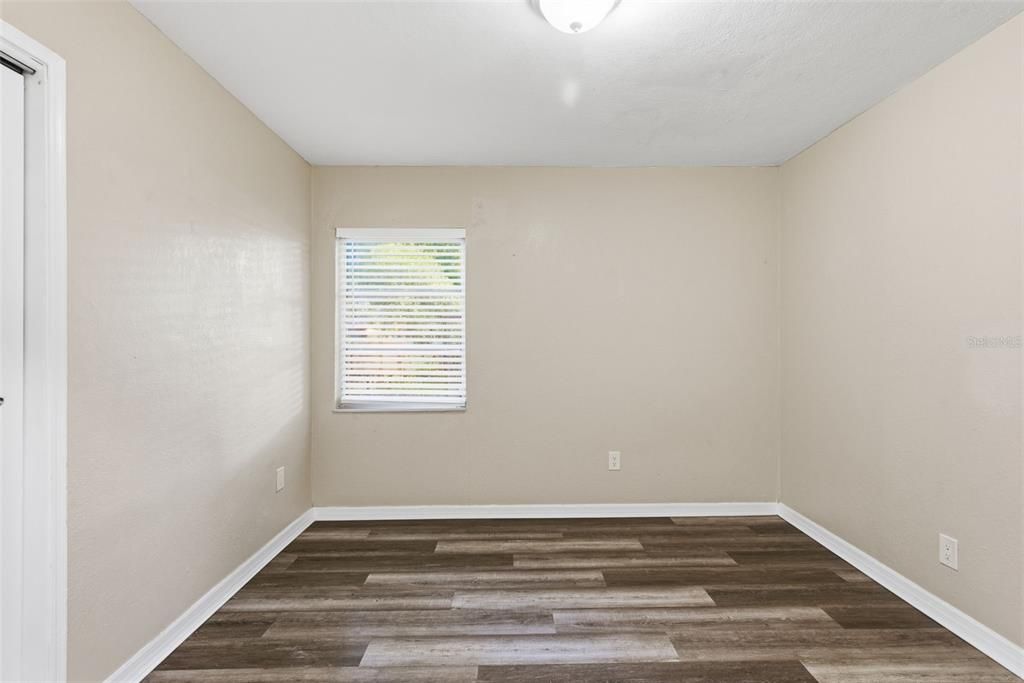 For Sale: $315,000 (3 beds, 1 baths, 921 Square Feet)