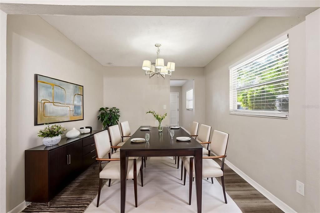 For Sale: $315,000 (3 beds, 1 baths, 921 Square Feet)