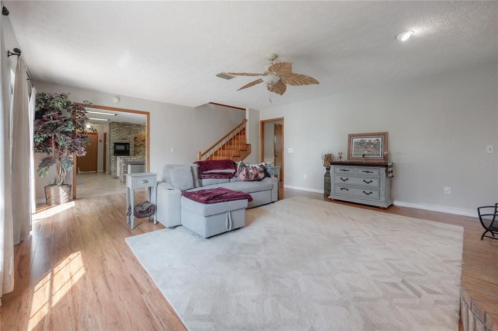 合同活跃: $775,000 (4 贝兹, 3 浴室, 2889 平方英尺)