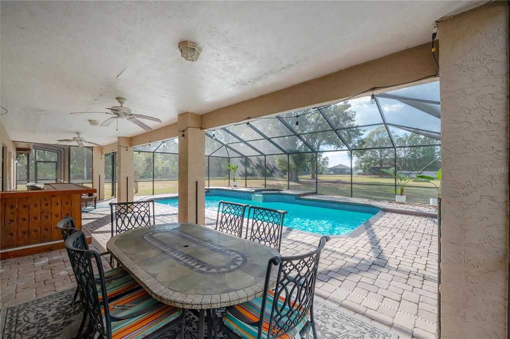 合同活跃: $775,000 (4 贝兹, 3 浴室, 2889 平方英尺)