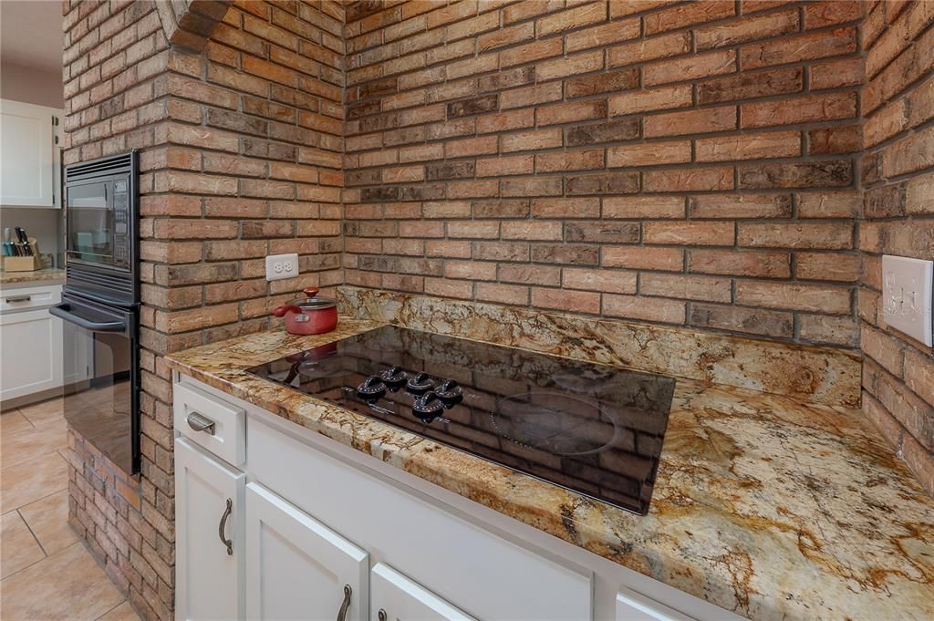 合同活跃: $775,000 (4 贝兹, 3 浴室, 2889 平方英尺)