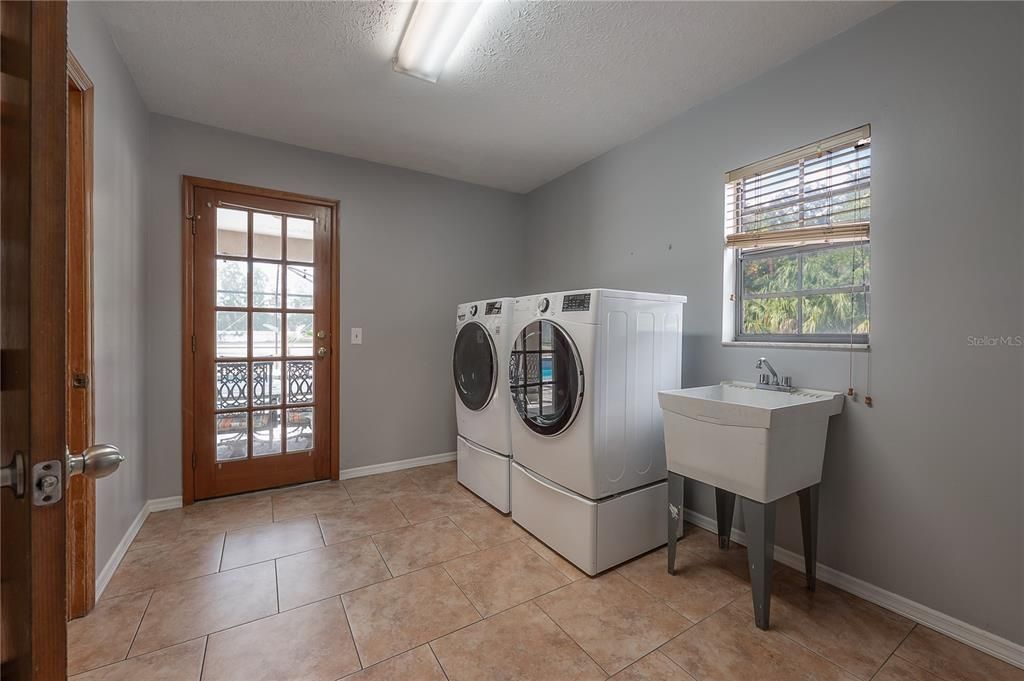 合同活跃: $775,000 (4 贝兹, 3 浴室, 2889 平方英尺)