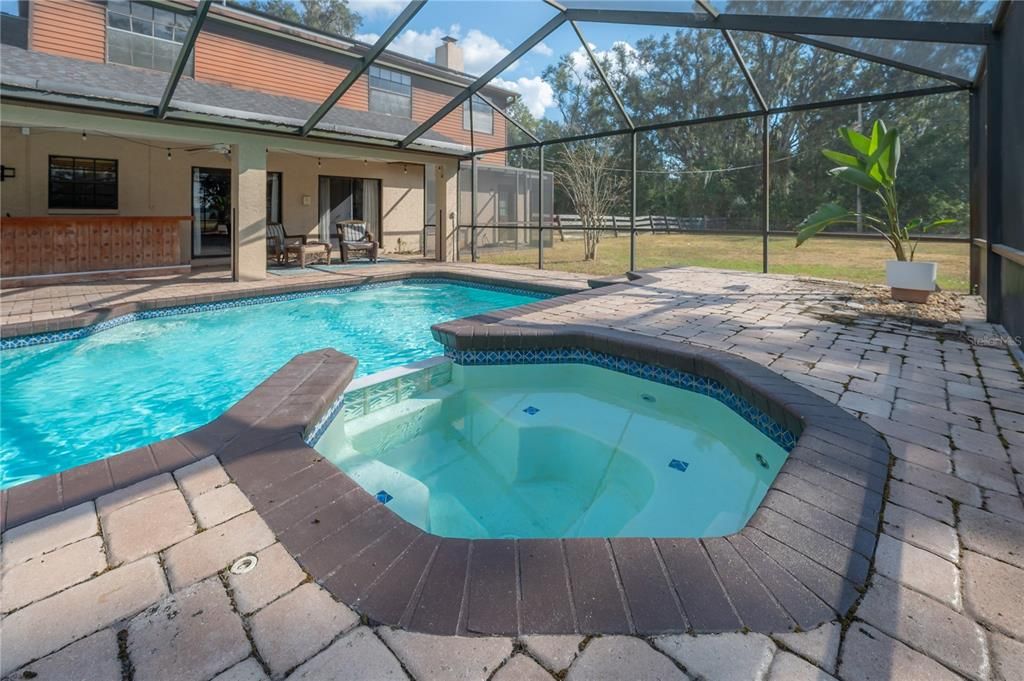 合同活跃: $775,000 (4 贝兹, 3 浴室, 2889 平方英尺)