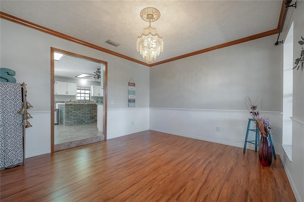 合同活跃: $775,000 (4 贝兹, 3 浴室, 2889 平方英尺)