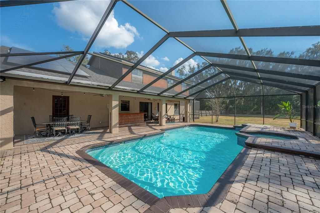 合同活跃: $775,000 (4 贝兹, 3 浴室, 2889 平方英尺)