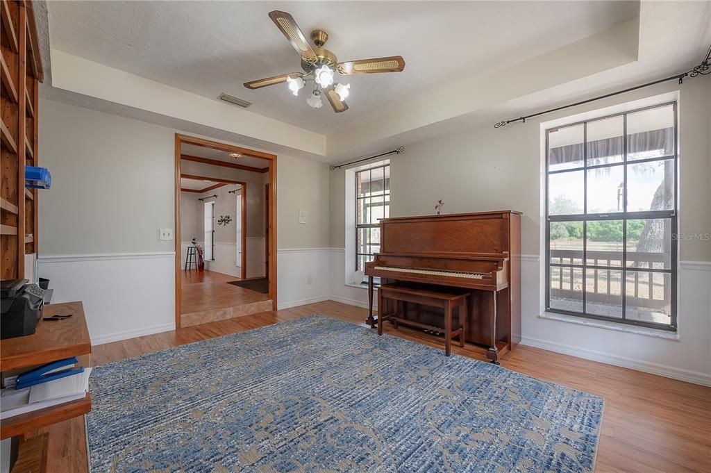 合同活跃: $775,000 (4 贝兹, 3 浴室, 2889 平方英尺)