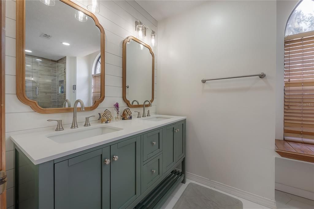 合同活跃: $775,000 (4 贝兹, 3 浴室, 2889 平方英尺)