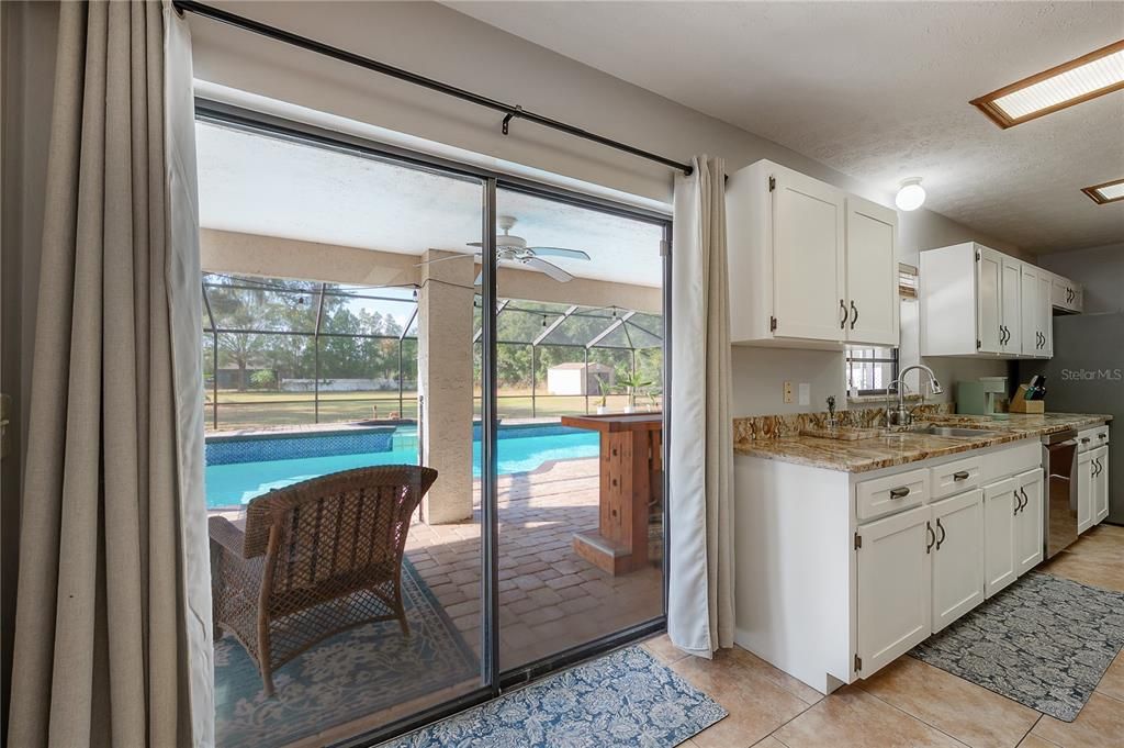 合同活跃: $775,000 (4 贝兹, 3 浴室, 2889 平方英尺)