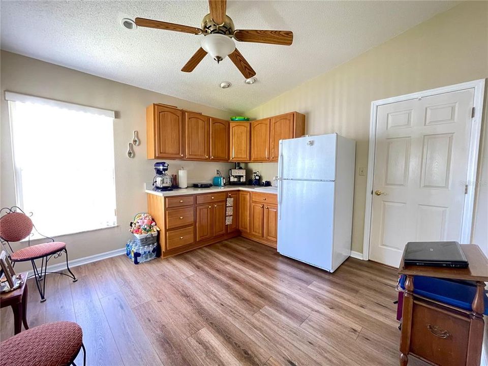 For Sale: $445,000 (3 beds, 3 baths, 1902 Square Feet)