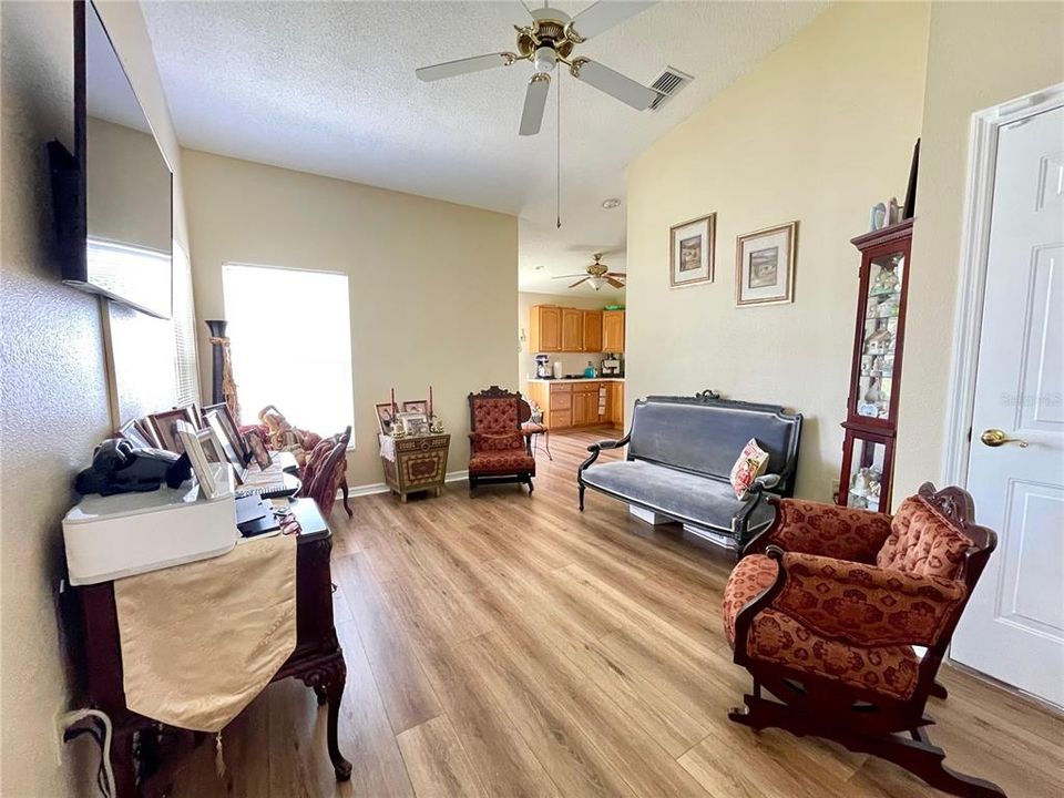 For Sale: $445,000 (3 beds, 3 baths, 1902 Square Feet)