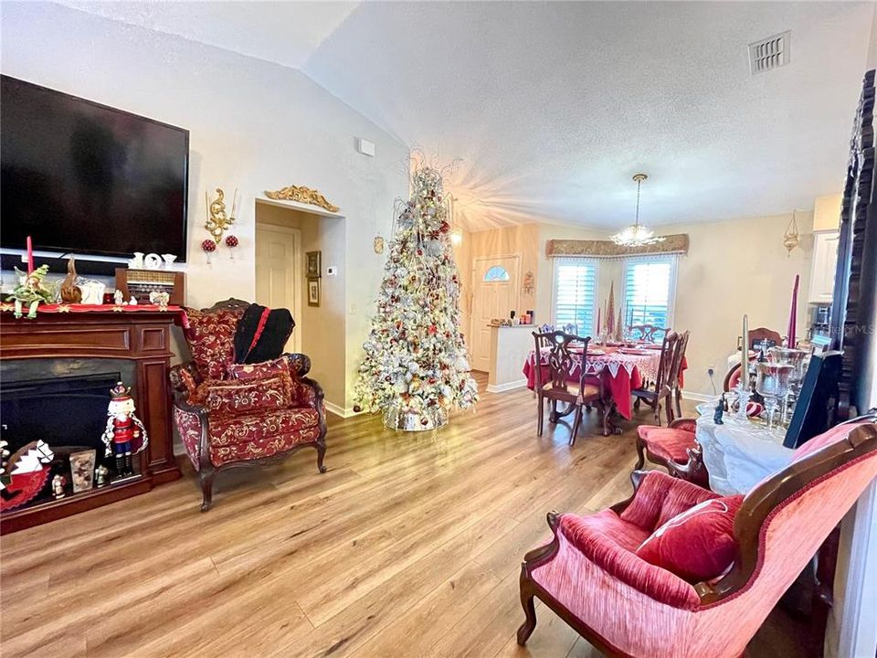 For Sale: $445,000 (3 beds, 3 baths, 1902 Square Feet)