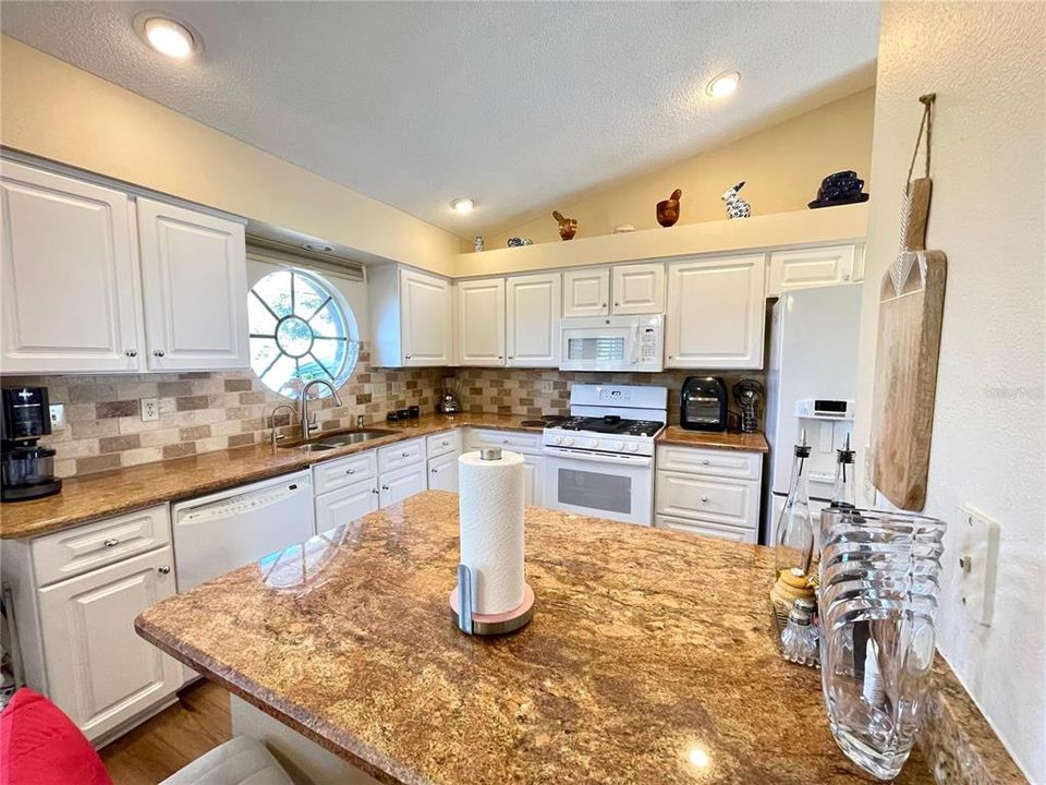 For Sale: $445,000 (3 beds, 3 baths, 1902 Square Feet)
