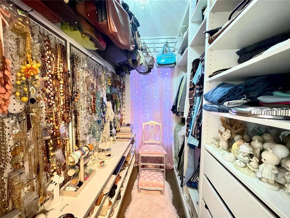 For Sale: $445,000 (3 beds, 3 baths, 1902 Square Feet)