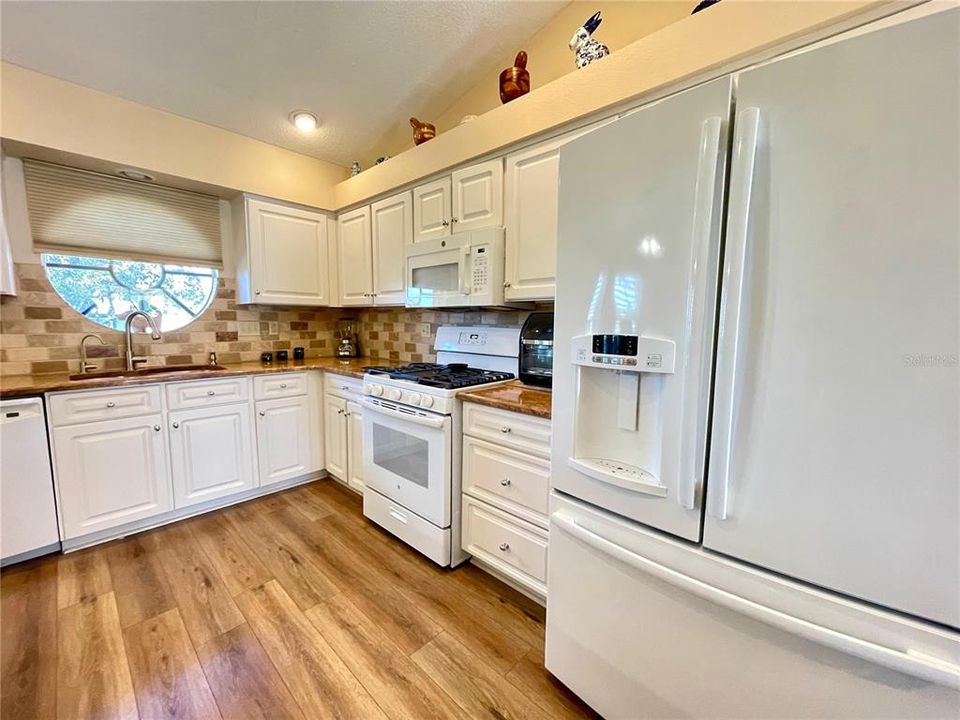 For Sale: $445,000 (3 beds, 3 baths, 1902 Square Feet)