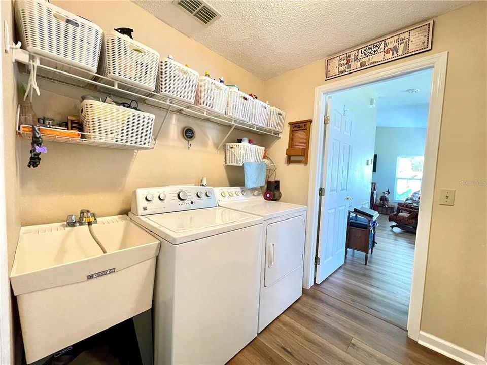 For Sale: $445,000 (3 beds, 3 baths, 1902 Square Feet)