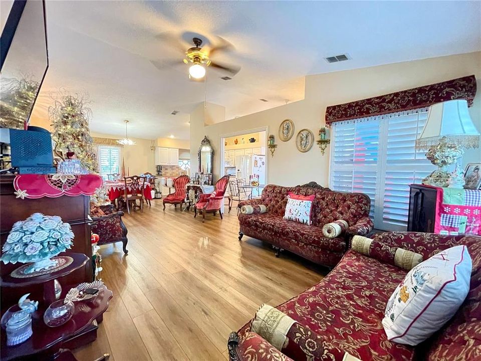 For Sale: $445,000 (3 beds, 3 baths, 1902 Square Feet)