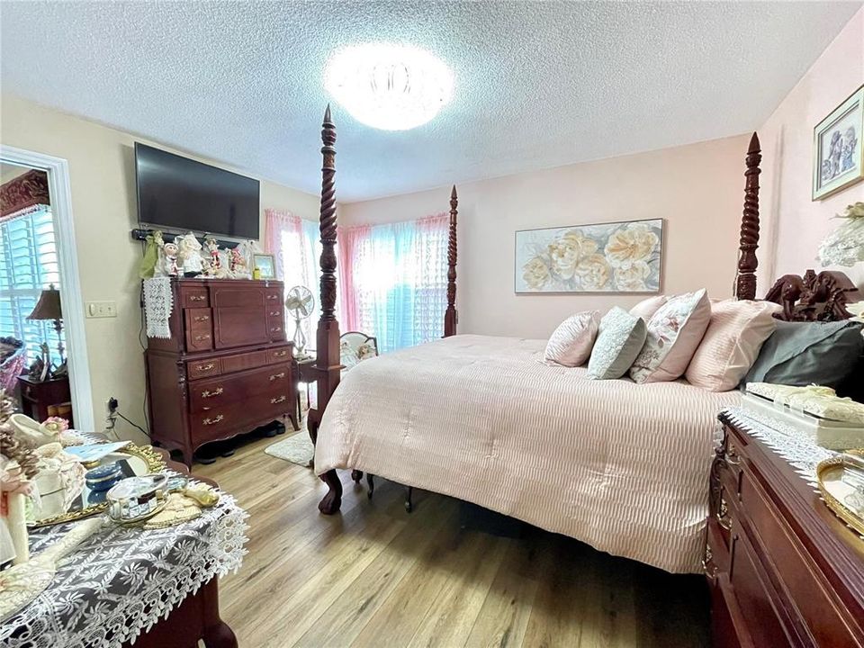 For Sale: $445,000 (3 beds, 3 baths, 1902 Square Feet)