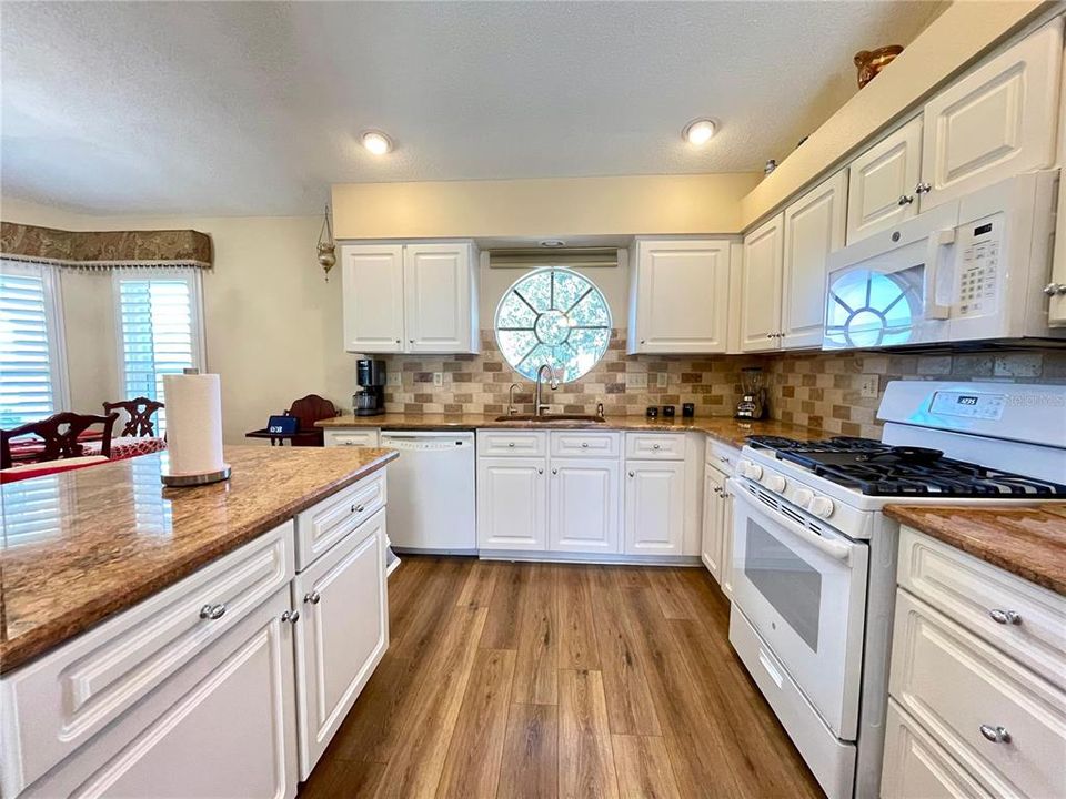 For Sale: $445,000 (3 beds, 3 baths, 1902 Square Feet)