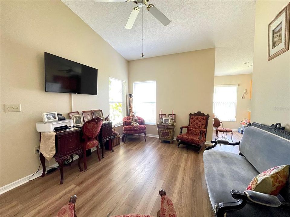 For Sale: $445,000 (3 beds, 3 baths, 1902 Square Feet)