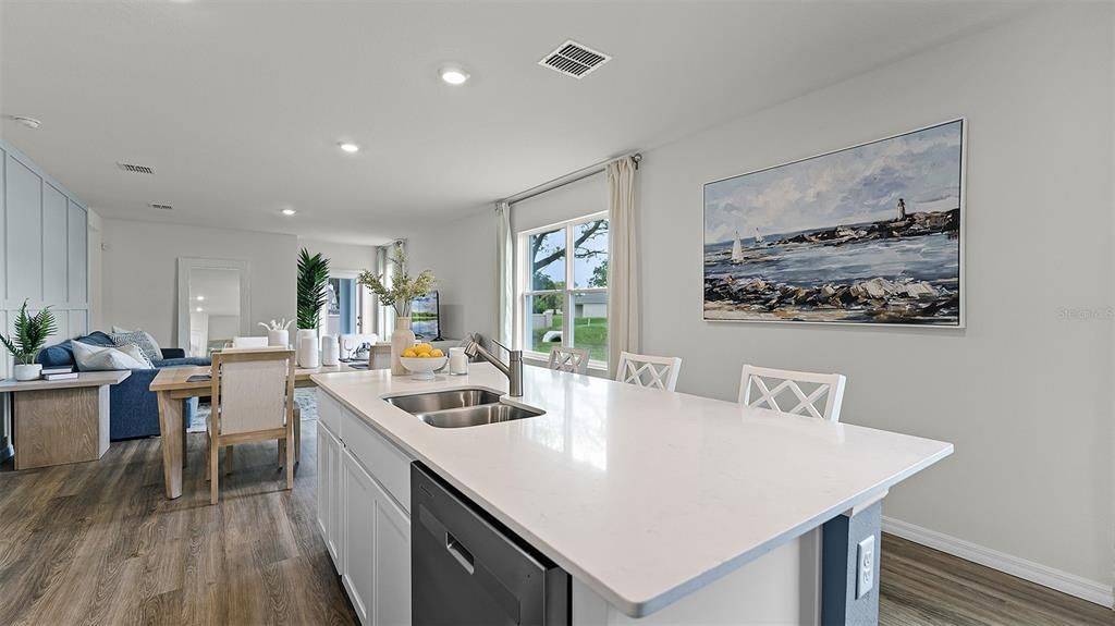 Под контрактом: $404,990 (4 спален, 2 ванн, 1665 Квадратных фут)