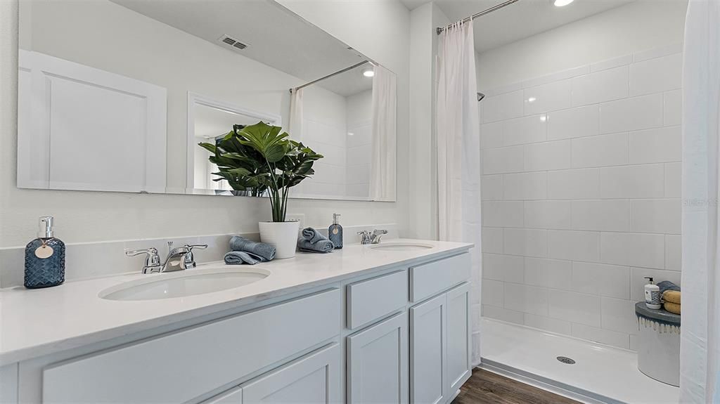 Под контрактом: $404,990 (4 спален, 2 ванн, 1665 Квадратных фут)