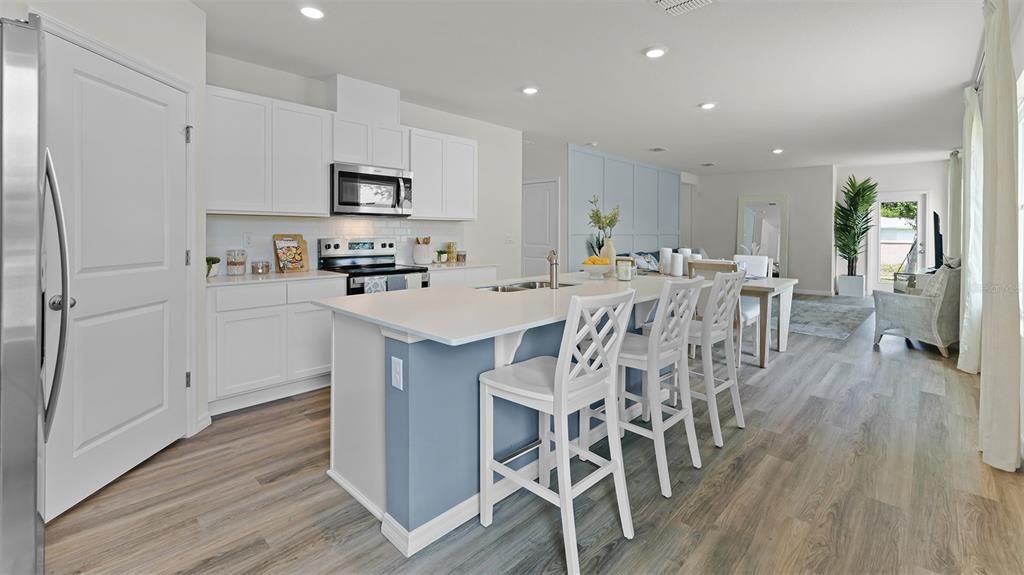 Под контрактом: $404,990 (4 спален, 2 ванн, 1665 Квадратных фут)