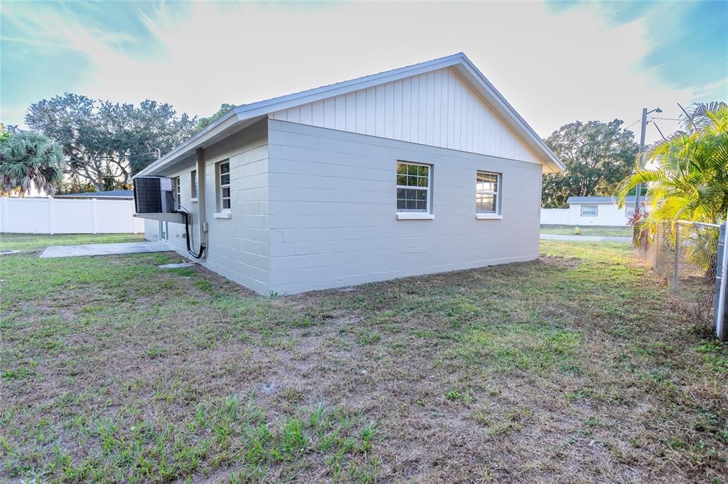 待售: $360,000 (3 贝兹, 1 浴室, 900 平方英尺)