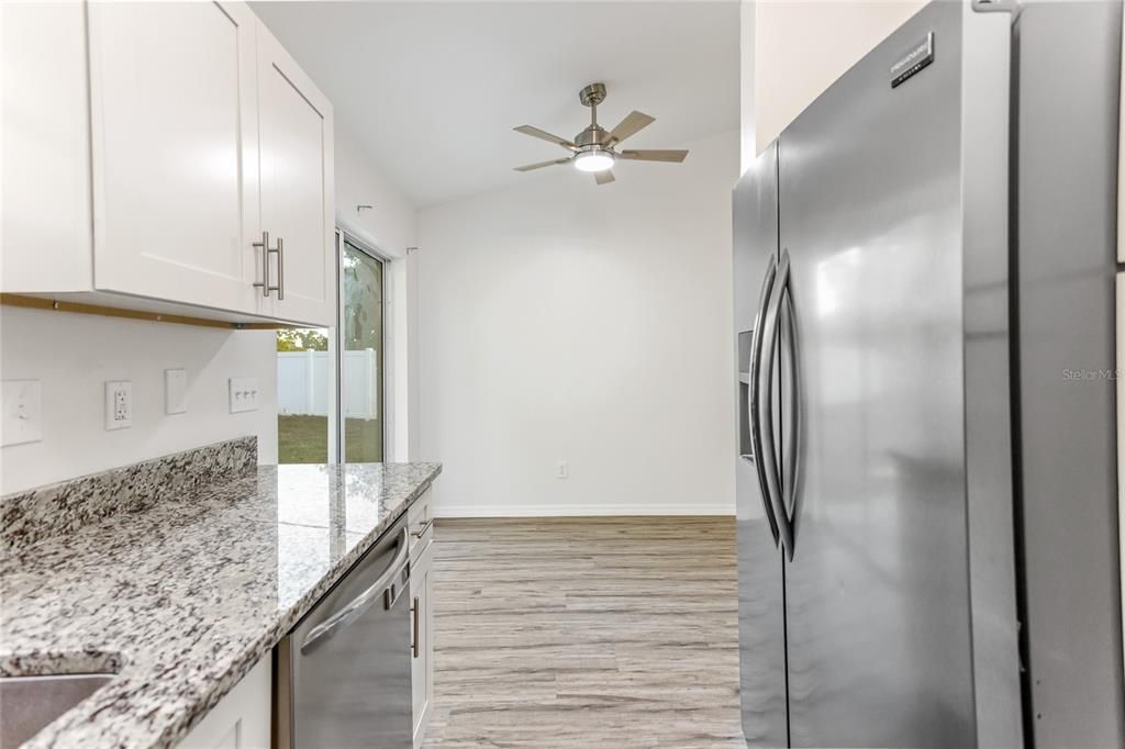 待售: $360,000 (3 贝兹, 1 浴室, 900 平方英尺)