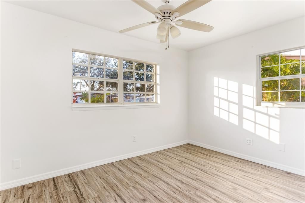 待售: $360,000 (3 贝兹, 1 浴室, 900 平方英尺)