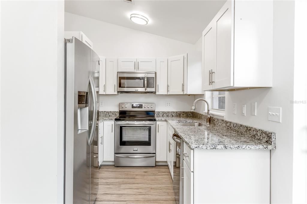 待售: $360,000 (3 贝兹, 1 浴室, 900 平方英尺)