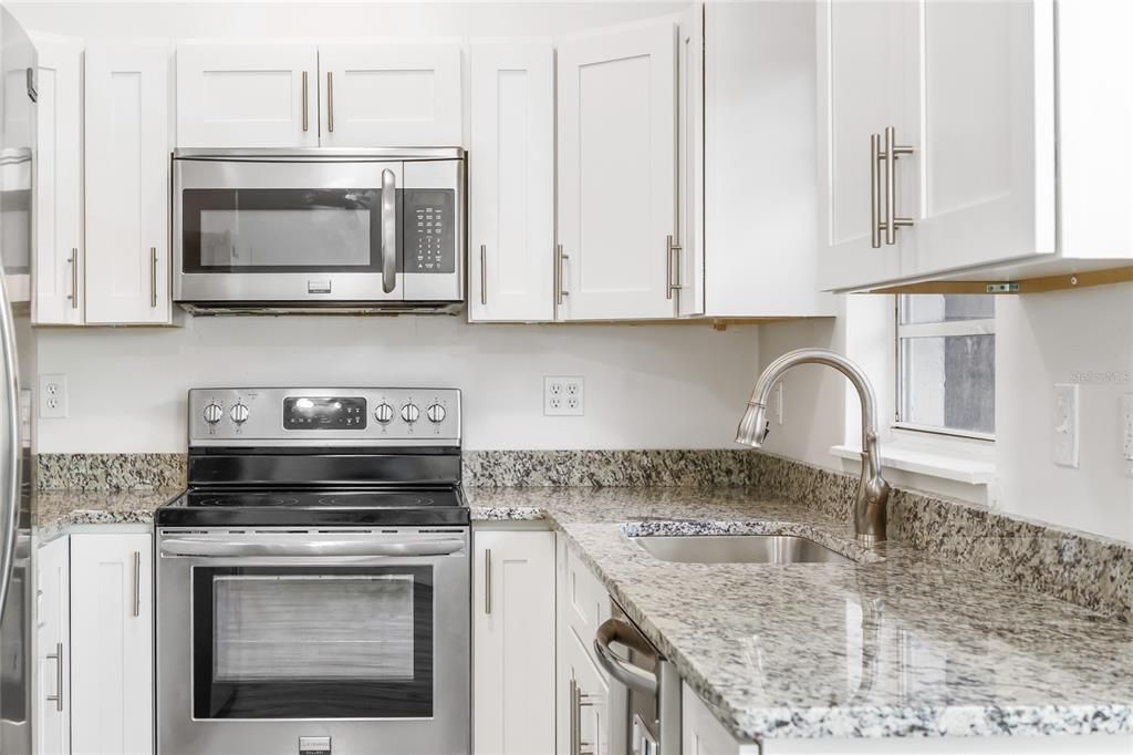 待售: $360,000 (3 贝兹, 1 浴室, 900 平方英尺)