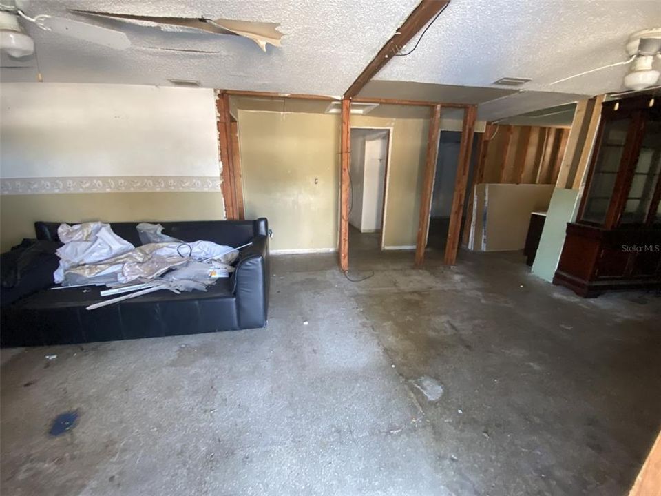 待售: $179,000 (3 贝兹, 1 浴室, 1138 平方英尺)