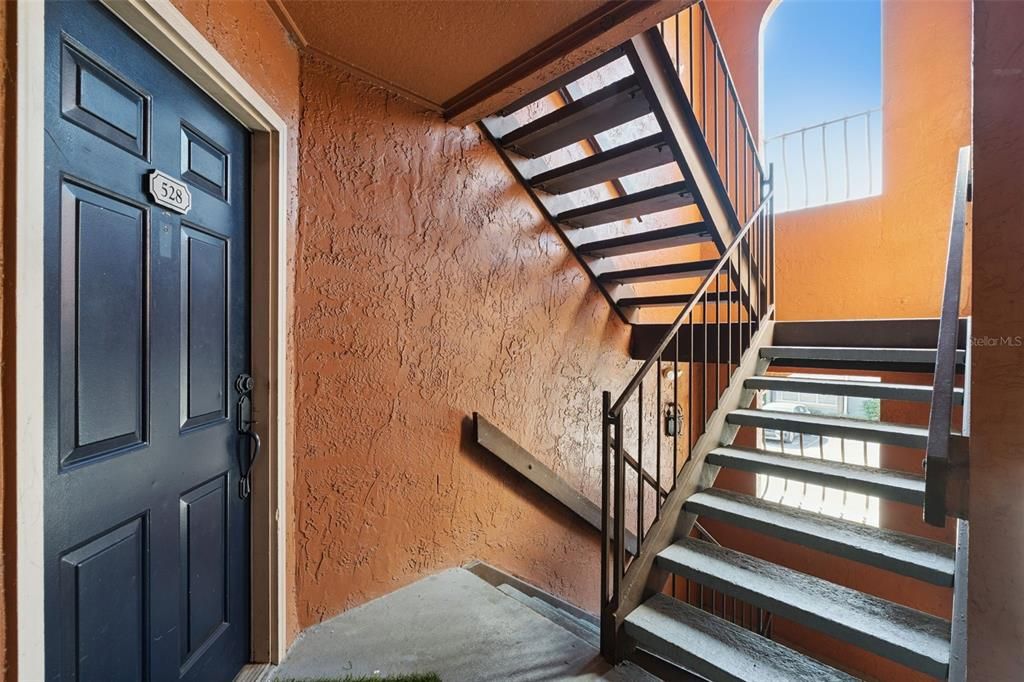 For Sale: $170,000 (2 beds, 2 baths, 988 Square Feet)