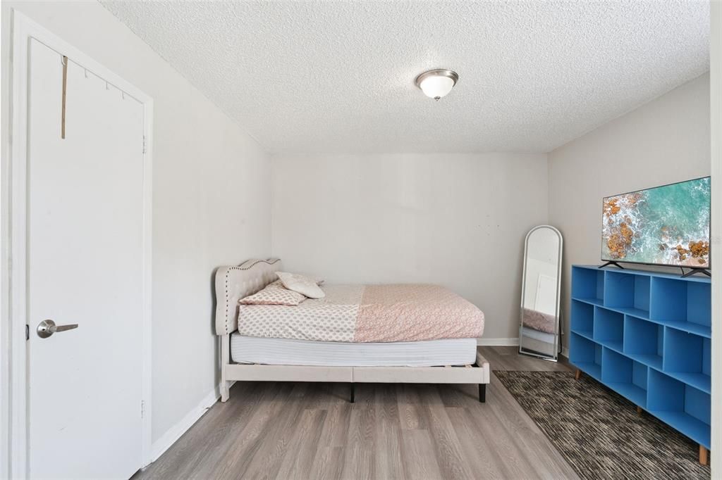 For Sale: $170,000 (2 beds, 2 baths, 988 Square Feet)