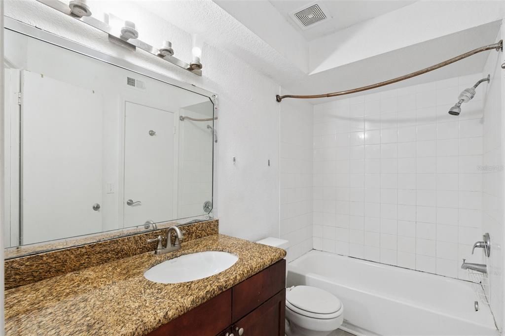 For Sale: $170,000 (2 beds, 2 baths, 988 Square Feet)