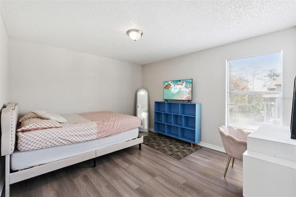 For Sale: $170,000 (2 beds, 2 baths, 988 Square Feet)