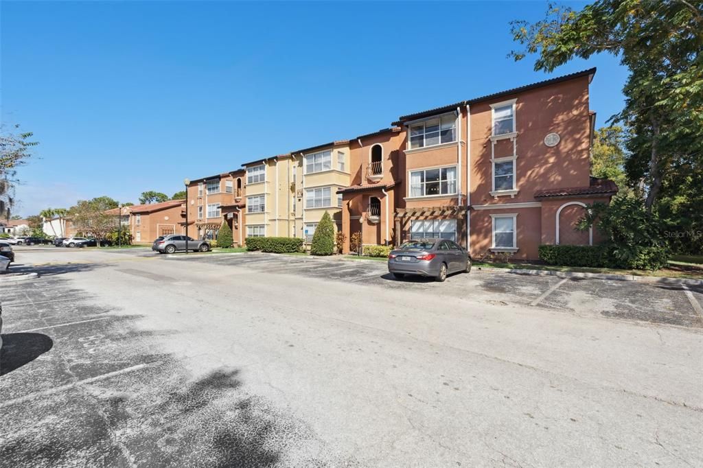 For Sale: $170,000 (2 beds, 2 baths, 988 Square Feet)