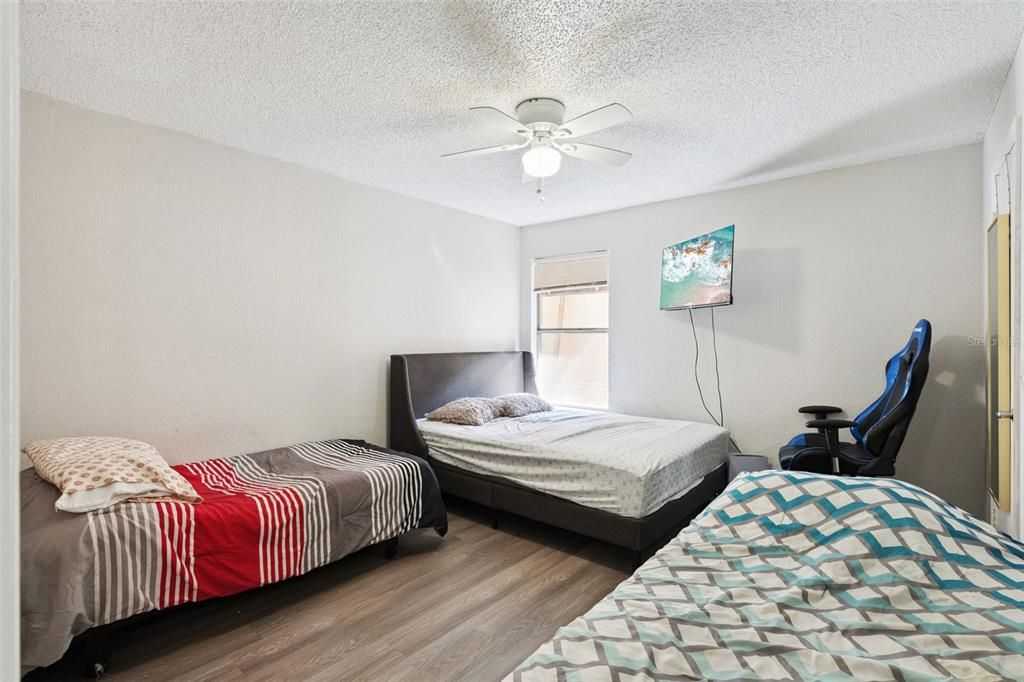 For Sale: $170,000 (2 beds, 2 baths, 988 Square Feet)