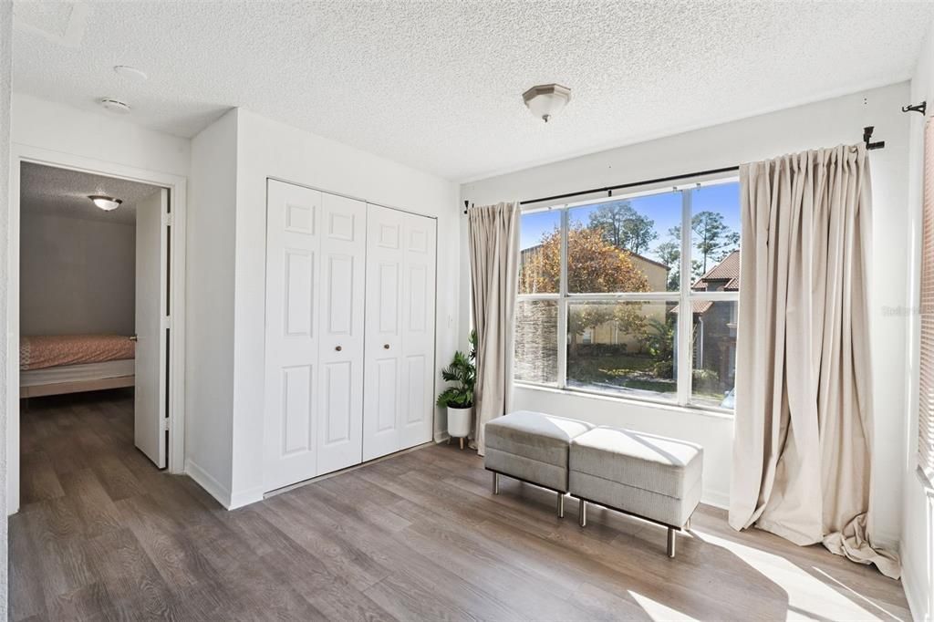 For Sale: $170,000 (2 beds, 2 baths, 988 Square Feet)