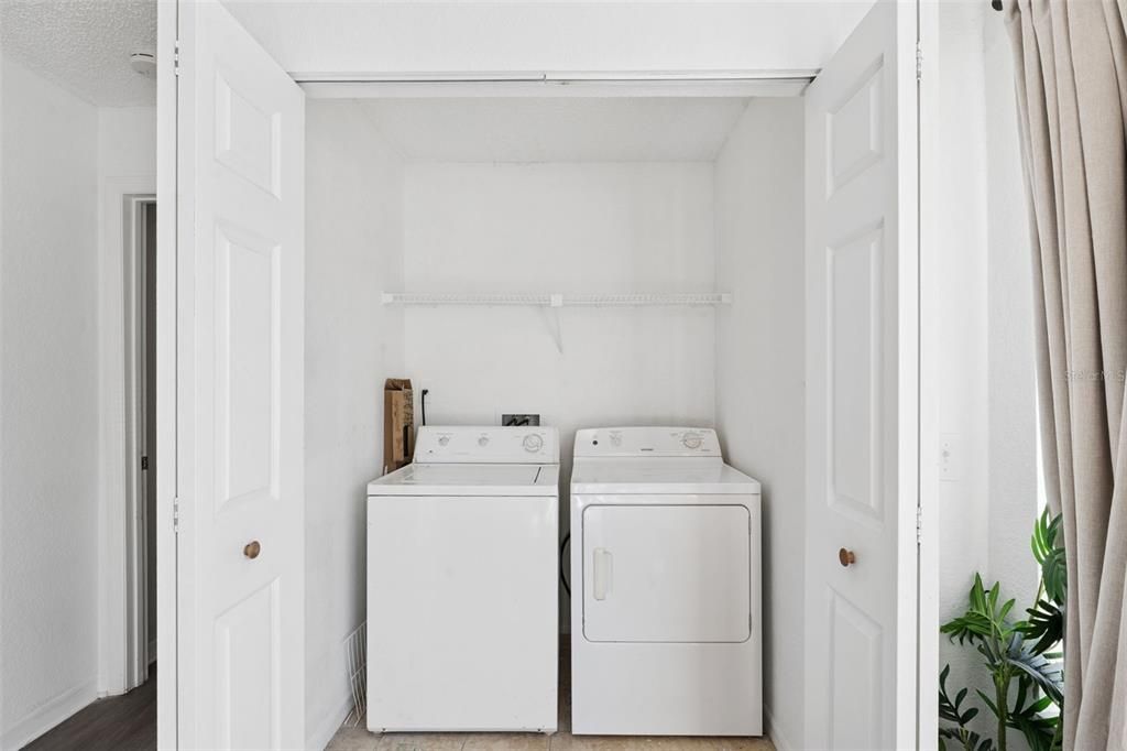 For Sale: $170,000 (2 beds, 2 baths, 988 Square Feet)