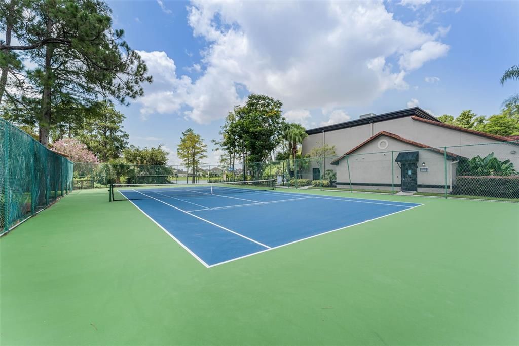 For Sale: $170,000 (2 beds, 2 baths, 988 Square Feet)