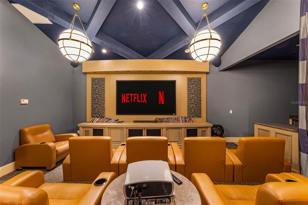 For Sale: $170,000 (2 beds, 2 baths, 988 Square Feet)