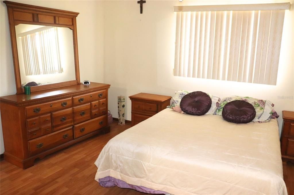 待售: $164,900 (2 贝兹, 2 浴室, 1352 平方英尺)