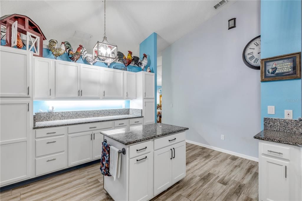 For Sale: $399,900 (3 beds, 2 baths, 1874 Square Feet)