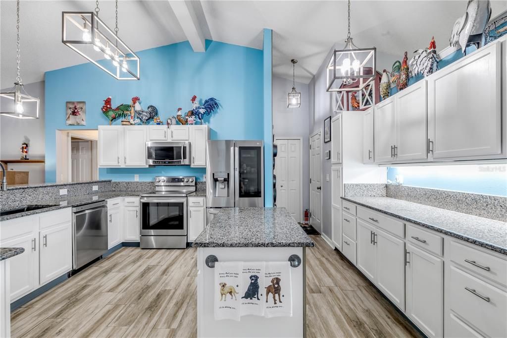 For Sale: $399,900 (3 beds, 2 baths, 1874 Square Feet)