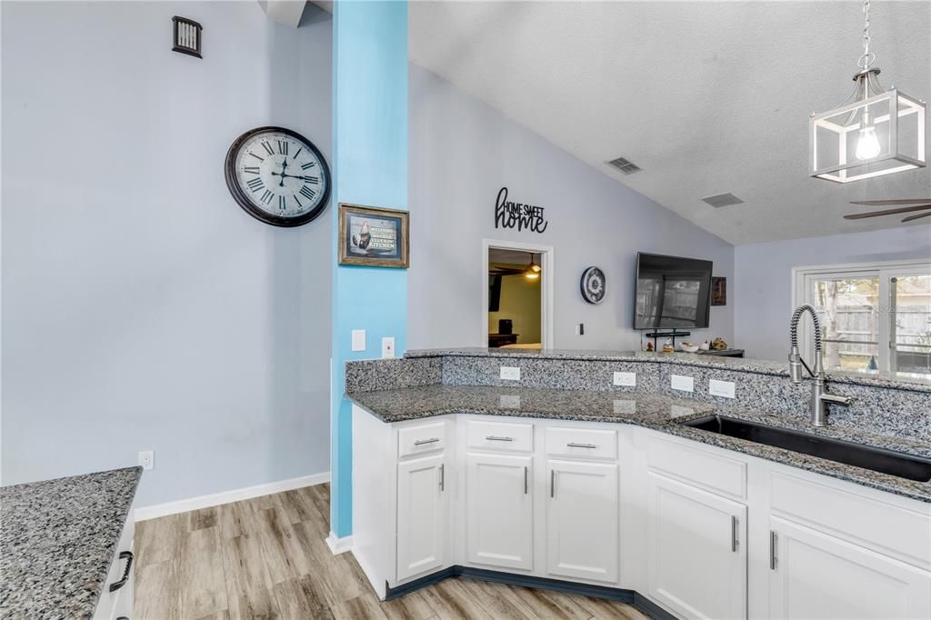 For Sale: $399,900 (3 beds, 2 baths, 1874 Square Feet)