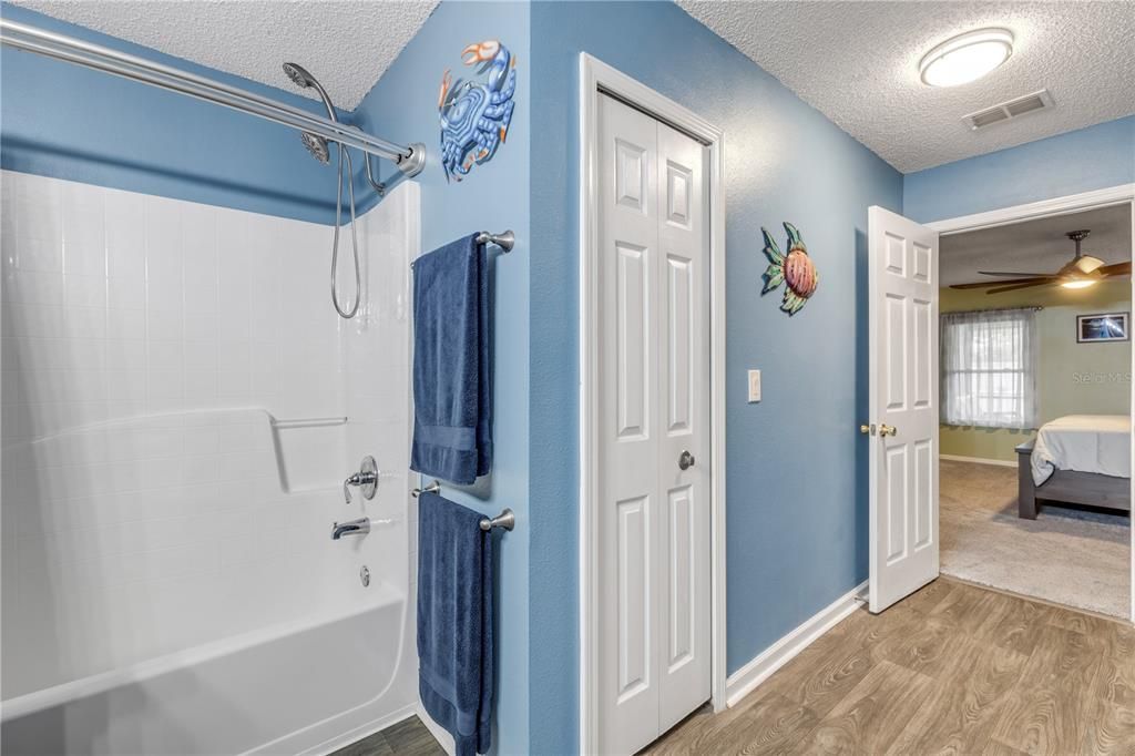 For Sale: $399,900 (3 beds, 2 baths, 1874 Square Feet)